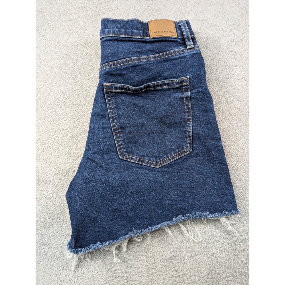 American Eagle Relaxed Denim Shorts Dark Wash Frayed Hem Strigid Womens Size 4 - Picture 3 of 12